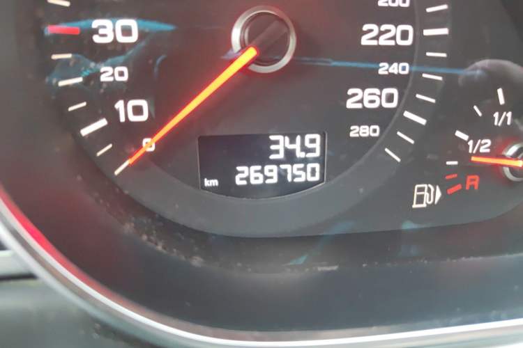 Used Audi Q7 2014 35 TFSI Sport Edition Odometer Close Up