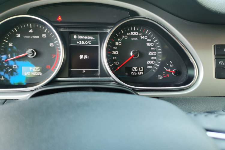 Used Audi Q7 2014 35 TFSI Sport Edition Odometer Close Up