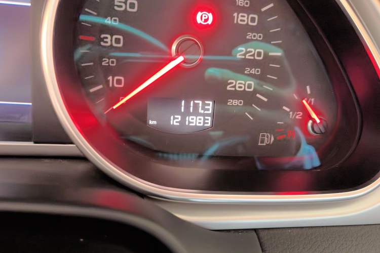 Used Audi Q7 2014 35 TFSI Off-road Model Odometer Close Up