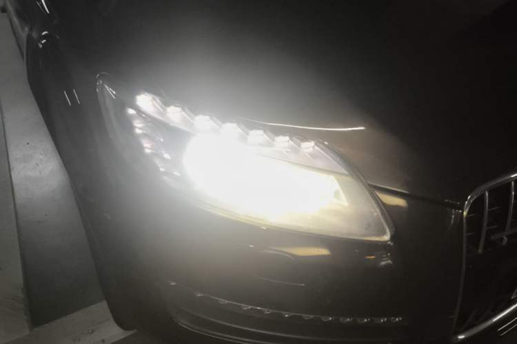 Used Audi Q7 2014 35 TFSI Ambition Edition Right Front Headlight