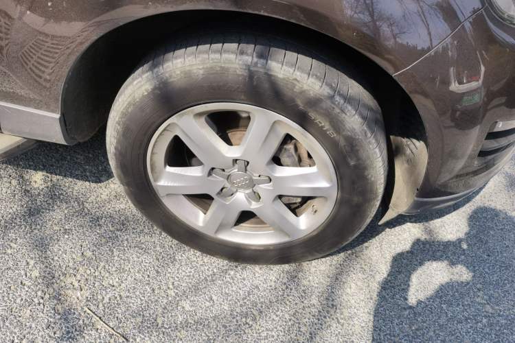 Used Audi Q7 2014 35 TFSI Ambition Edition Right Front Wheel Hub