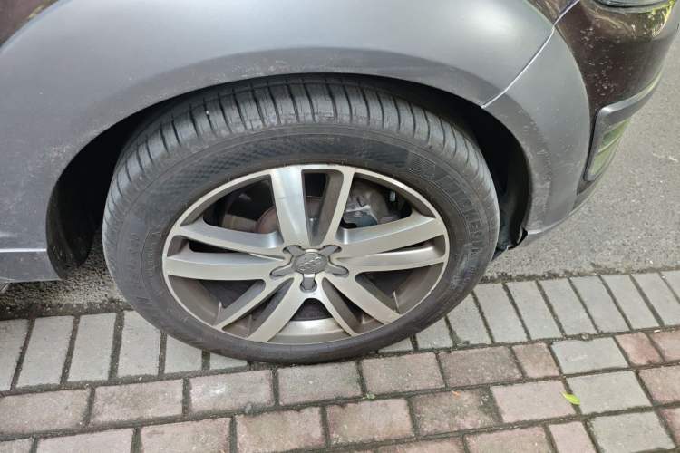 Used Audi Q7 2014 40 TFSI off-road version Right Front Wheel Hub