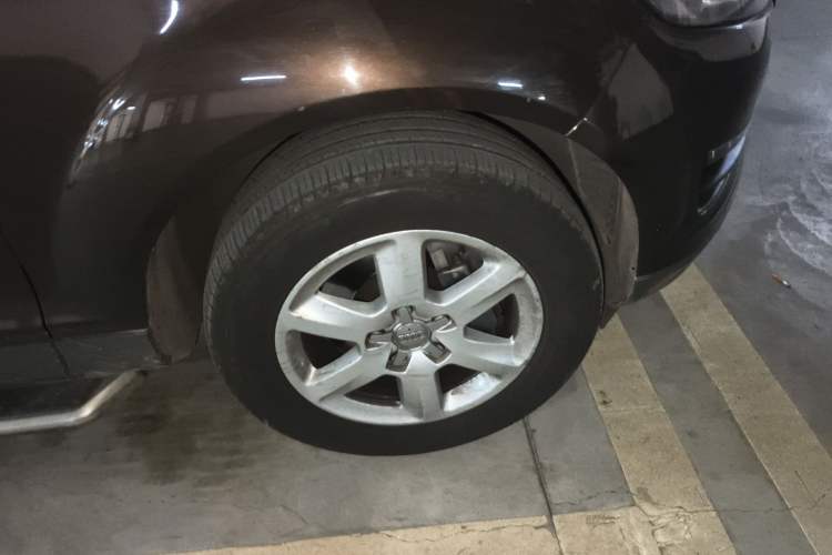 Used Audi Q7 2014 35 TFSI Ambition Edition Right Front Wheel Hub