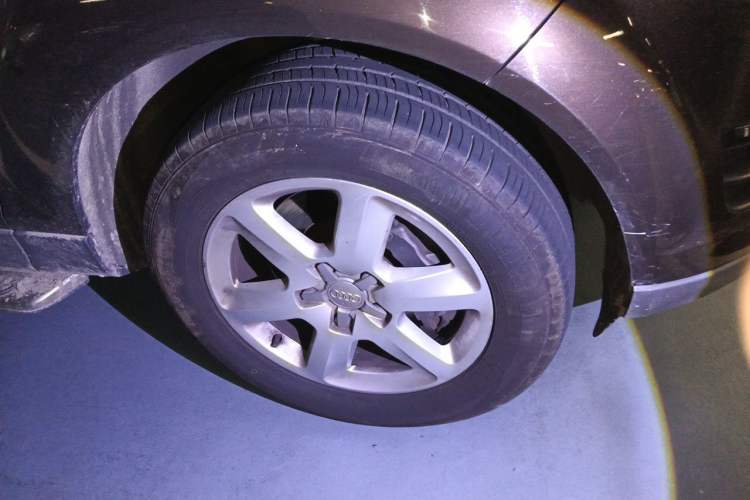 Used Audi Q7 2014 35 TFSI Ambition Edition Right Front Wheel Hub