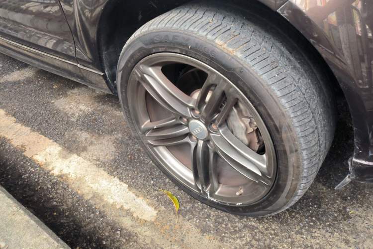Used Audi Q7 2014 35 TFSI Ambition Edition Right Front Wheel Hub