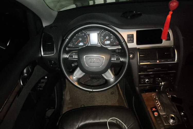 Used Audi Q7 2014 35 TFSI Ambition Edition Steering Wheel