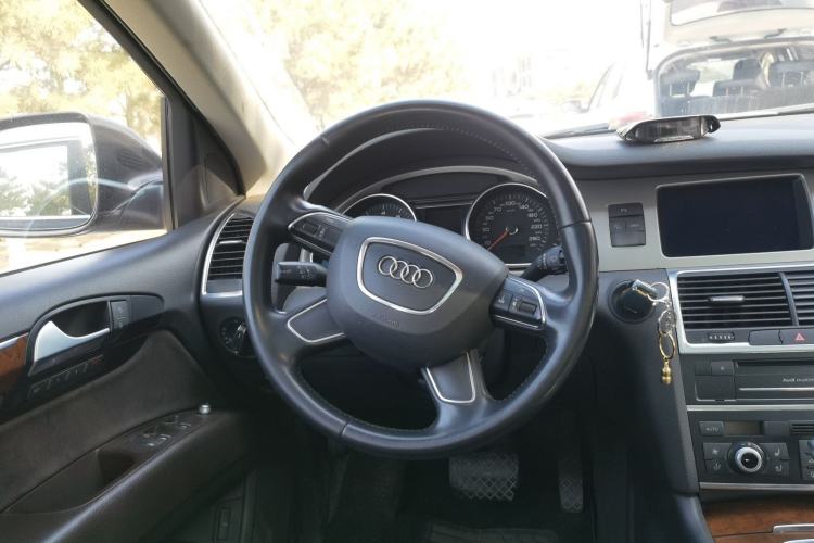 Used Audi Q7 2014 35 TFSI Ambition Edition Steering Wheel