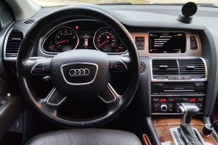 Used Audi Q7 2014 35 TFSI Ambition Edition Steering Wheel