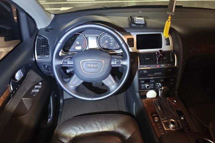 Used Audi Q7 2014 35 TDI Sport Edition Steering Wheel