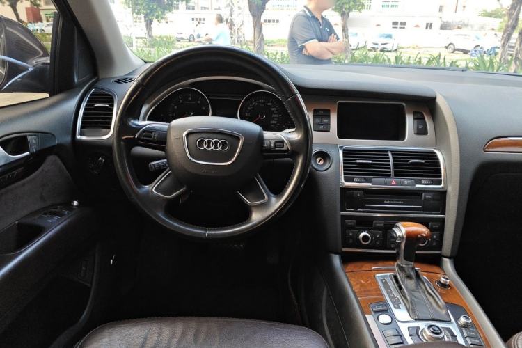 Used Audi Q7 2014 35 TFSI Off-road Model Steering Wheel