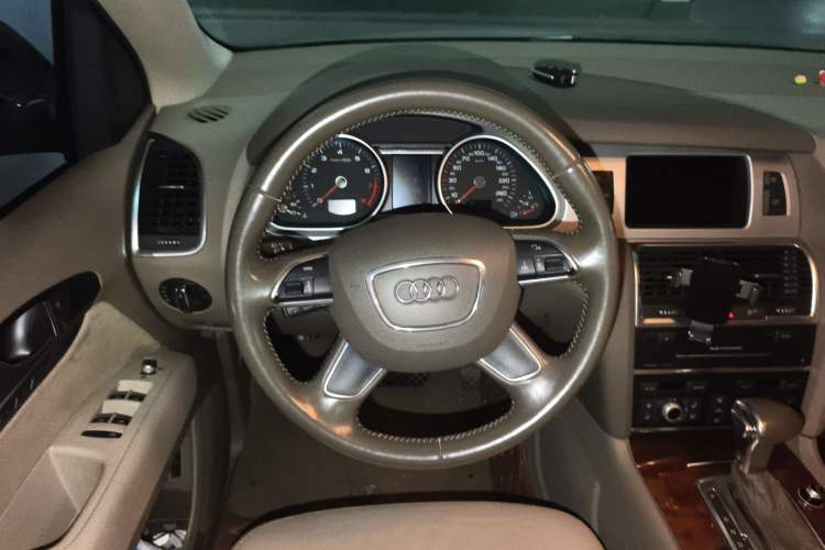Used Audi Q7 2014 35 TFSI Ambition Edition Steering Wheel
