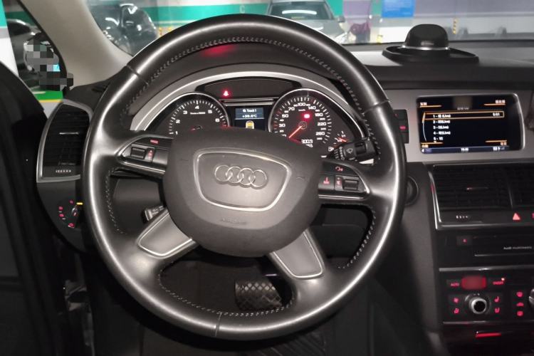 Used Audi Q7 2014 35 TFSI Off-road Model Steering Wheel