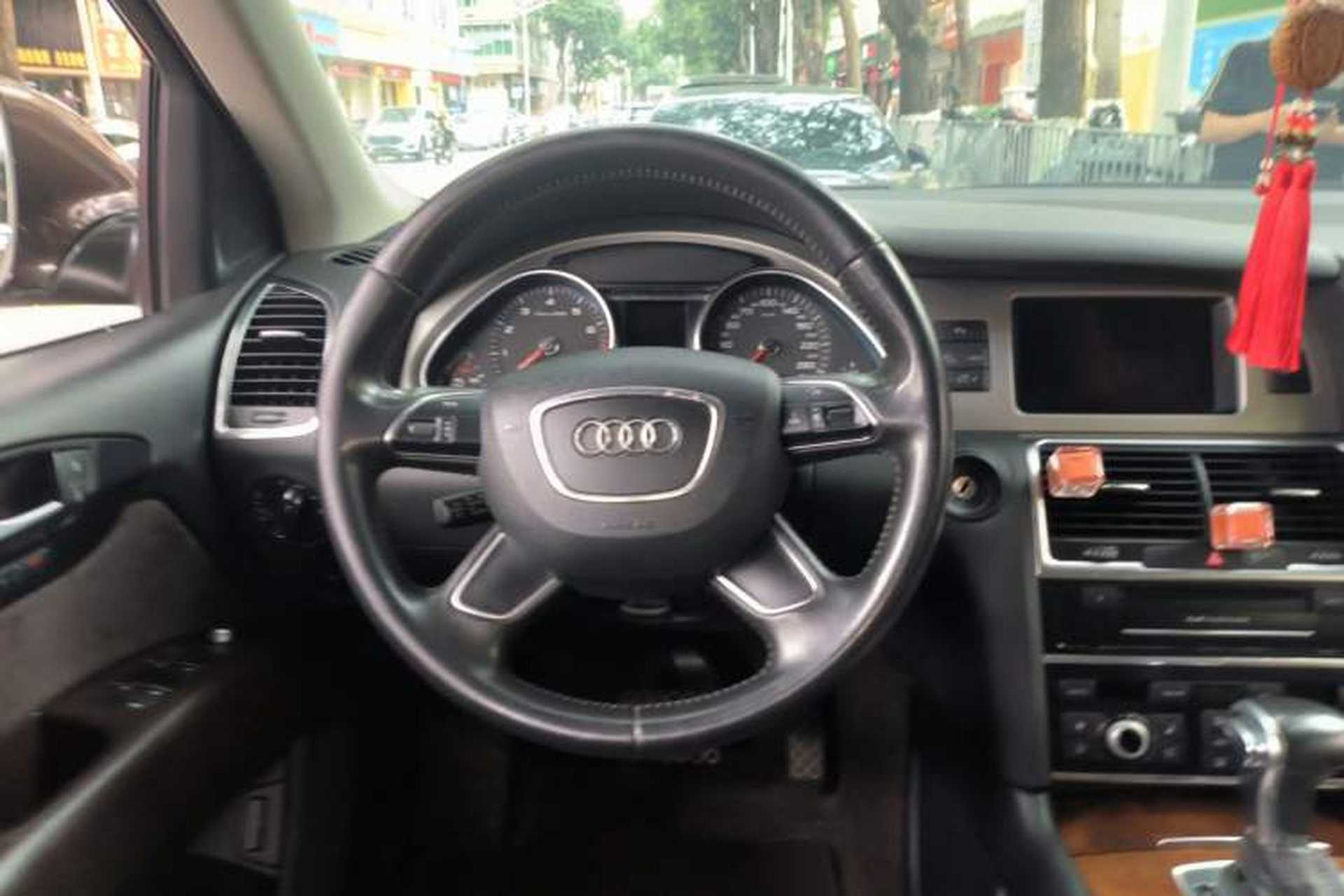 Used Audi Q7 2014 35 TFSI Ambition Edition Steering Wheel