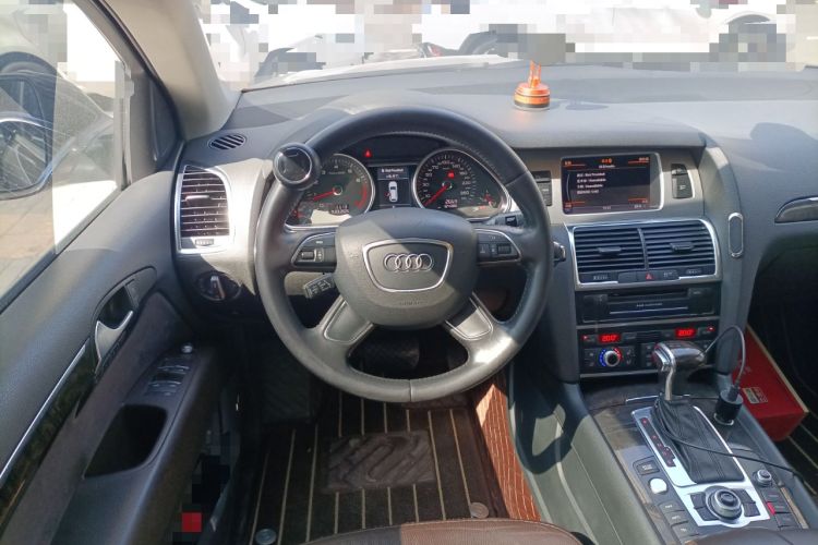 Used Audi Q7 2014 35 TFSI Off-road Model Steering Wheel