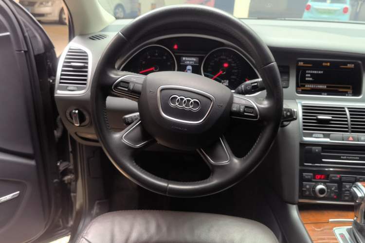 Used Audi Q7 2014 35 TFSI Off-road Model Steering Wheel