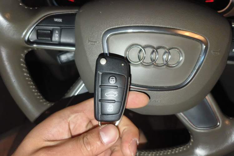 Used Audi Q7 2014 35 TFSI Ambition Edition Vehicle Key