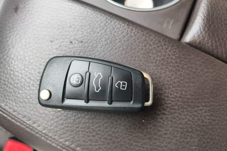 Used Audi Q7 2014 35 TDI Sport Edition Vehicle Key