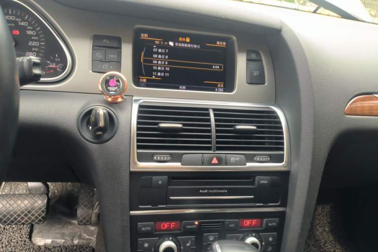 Used Audi Q7 2014 35 TFSI Exclusive Edition Audio And AC Panel