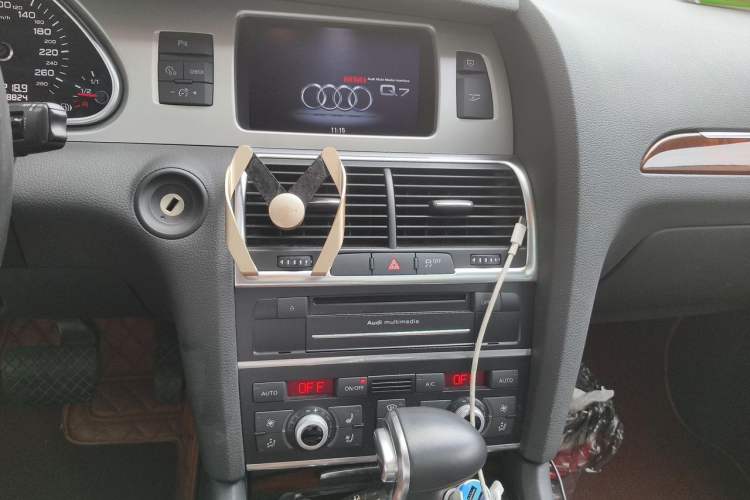 Used Audi Q7 2014 35 TFSI Ambition Edition Audio And AC Panel