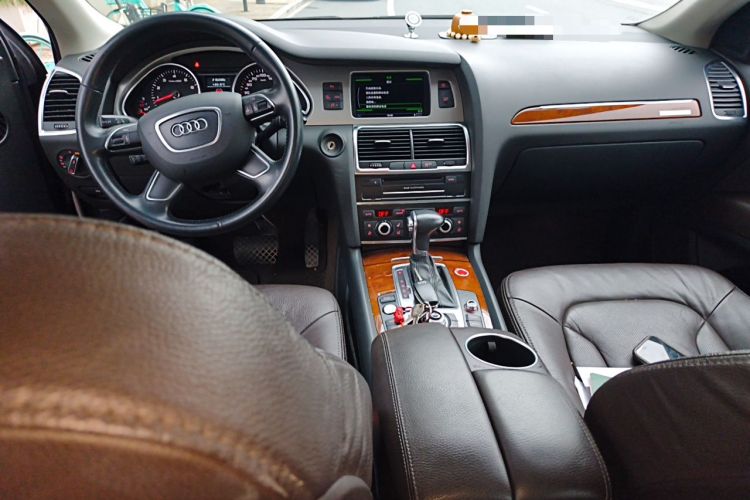 Used Audi Q7 2014 35 TFSI Ambition Edition Center Console