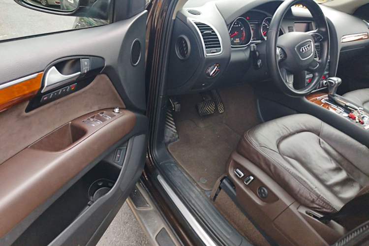 Used Audi Q7 2014 35 TFSI Ambition Edition Driver Seat