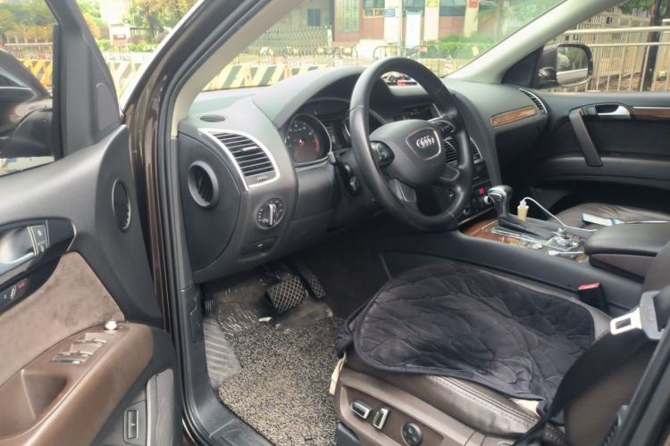 Used Audi Q7 2014 35 TFSI Exclusive Edition Driver Seat