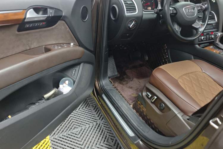 Used Audi Q7 2014 35 TFSI Ambition Edition Driver Seat