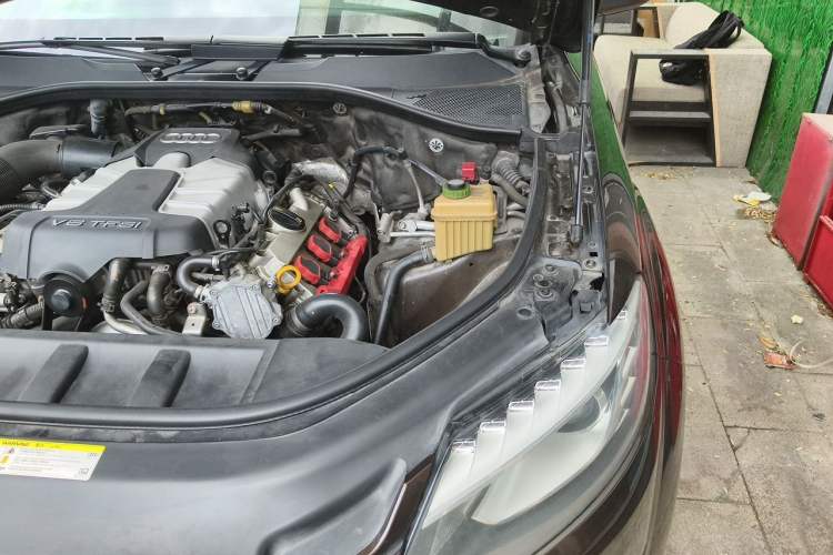 Used Audi Q7 2014 35 TFSI Ambition Edition Engine Bay Left