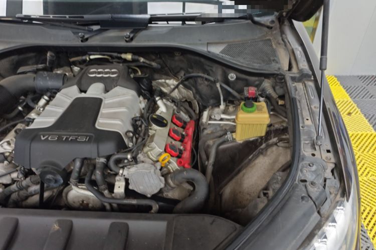 Used Audi Q7 2014 35 TFSI Ambition Edition Engine Bay Left