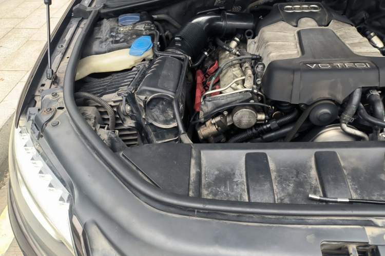 Used Audi Q7 2014 35 TFSI Exclusive Edition Engine Bay Right