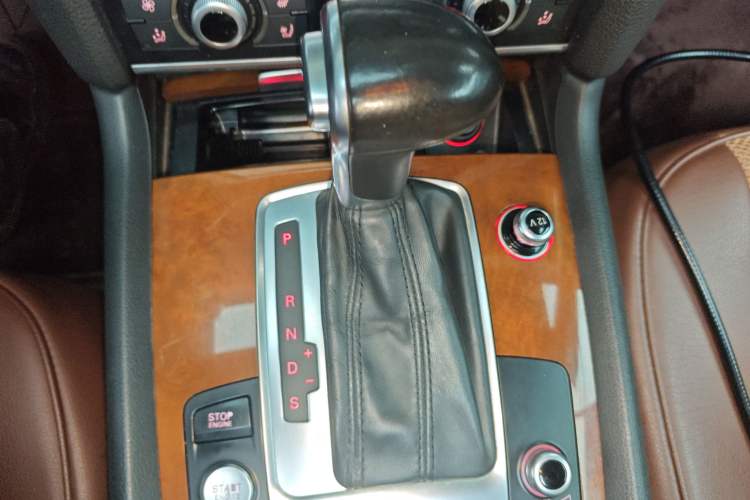 Used Audi Q7 2014 35 TFSI Ambition Edition Gear Lever