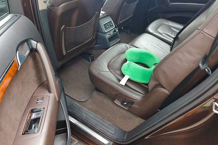 Used Audi Q7 2014 35 TFSI Ambition Edition Left Rear Seat