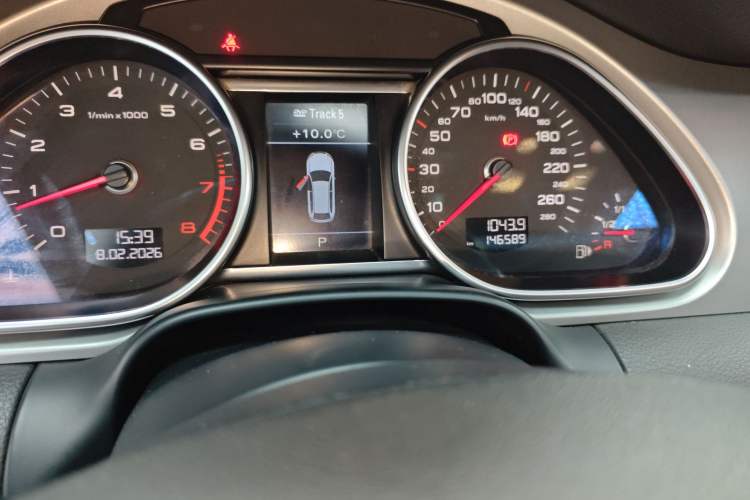 Used Audi Q7 2014 35 TFSI Ambition Edition Odometer Close Up