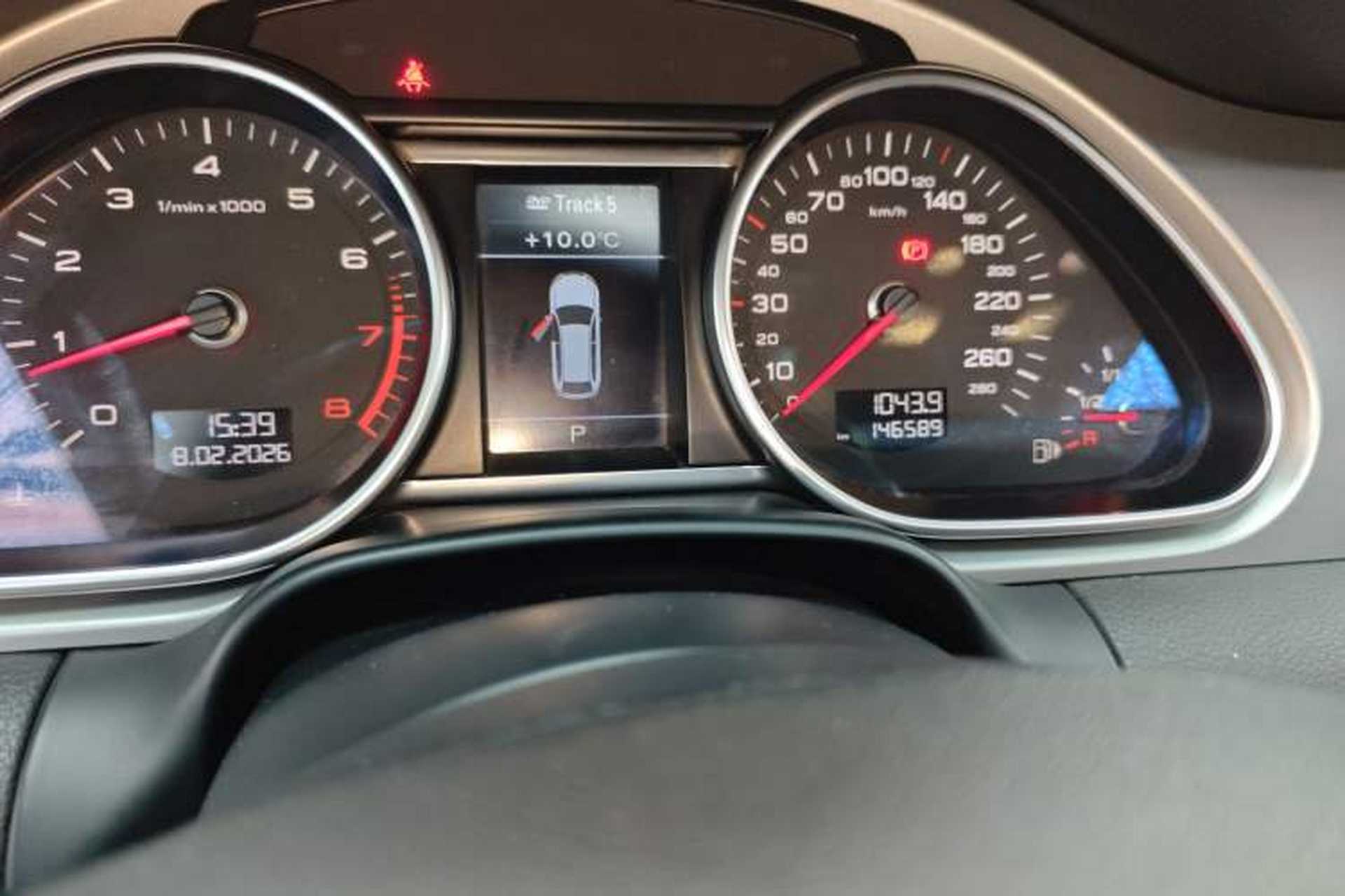 Used Audi Q7 2014 35 TFSI Ambition Edition Odometer Close Up