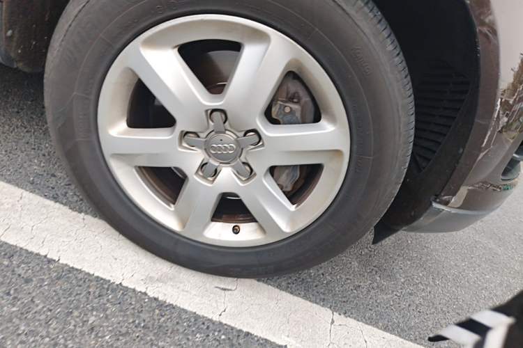 Used Audi Q7 2014 35 TFSI Ambition Edition Right Front Wheel Hub