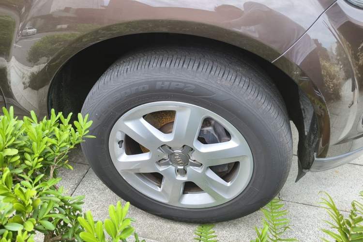Used Audi Q7 2014 35 TFSI Ambition Edition Right Front Wheel Hub
