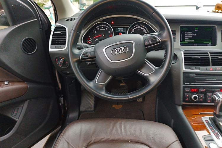 Used Audi Q7 2014 35 TFSI Ambition Edition Steering Wheel