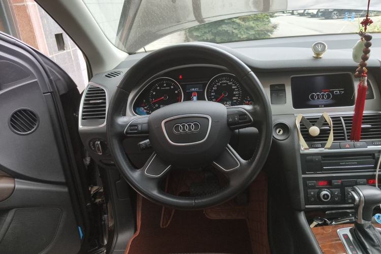 Used Audi Q7 2014 35 TFSI Ambition Edition Steering Wheel