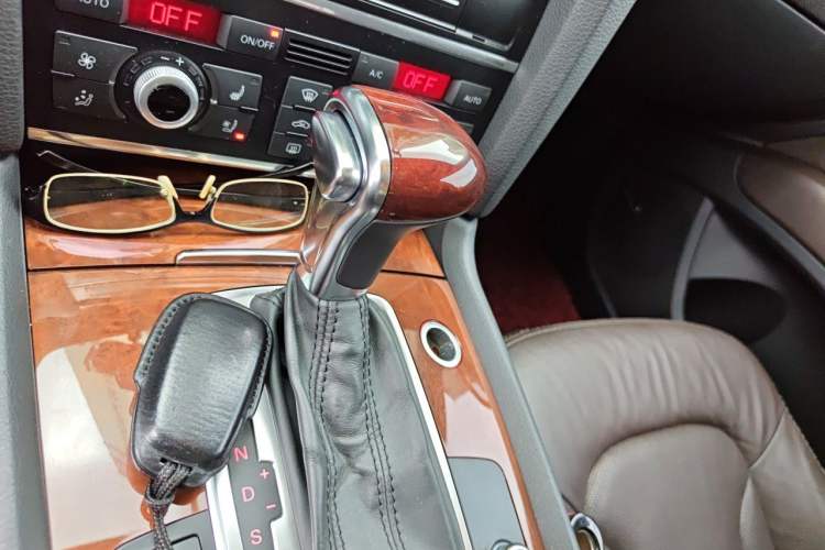 Used Audi Q7 2014 40 TFSI off-road version Gear Lever