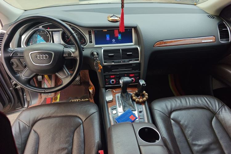 Used Audi Q7 2014 35 TFSI Ambition Edition Center Console