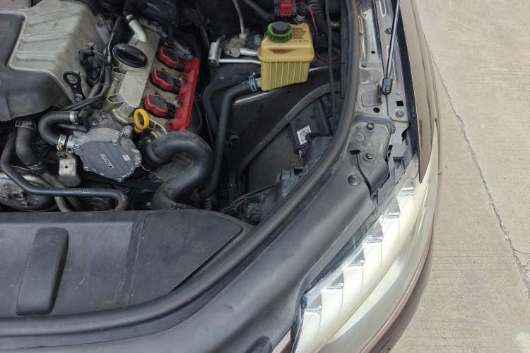 Used Audi Q7 2014 35 TFSI Ambition Edition Engine Bay Left