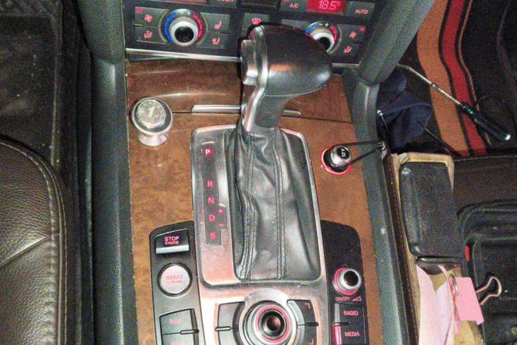 Used Audi Q7 2014 35 TDI Off-road Model Gear Lever