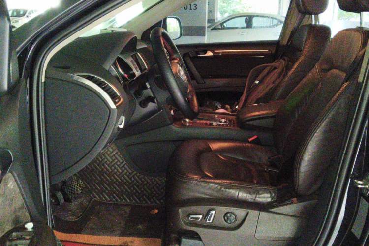 Used Audi Q7 2014 35 TDI Off-road Model Left Front Seat