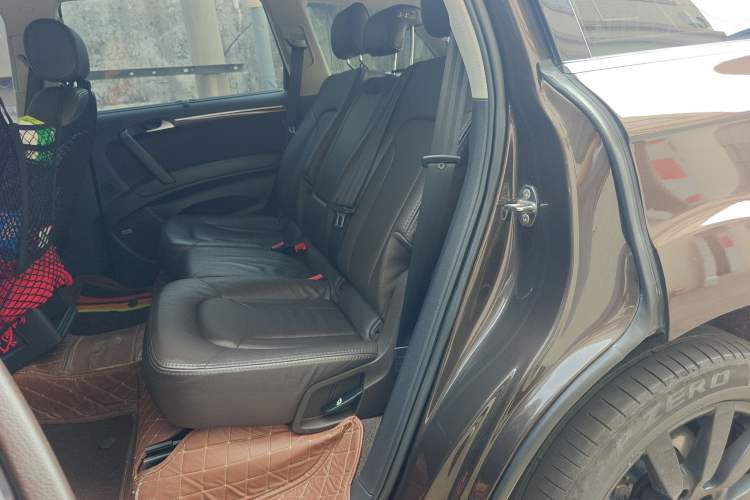 Used Audi Q7 2014 35 TFSI Ambition Edition Left Rear Seat