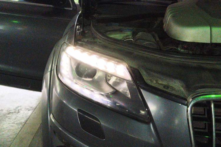 Used Audi Q7 2014 35 TDI Off-road Model Right Front Headlight
