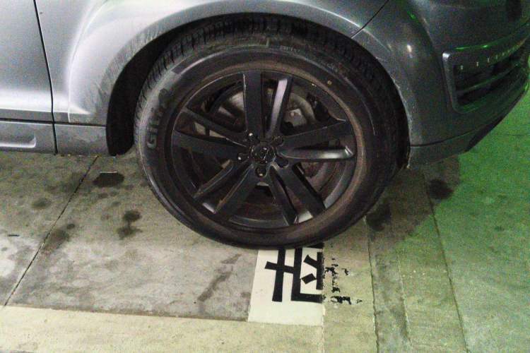 Used Audi Q7 2014 35 TDI Off-road Model Right Front Wheel Hub