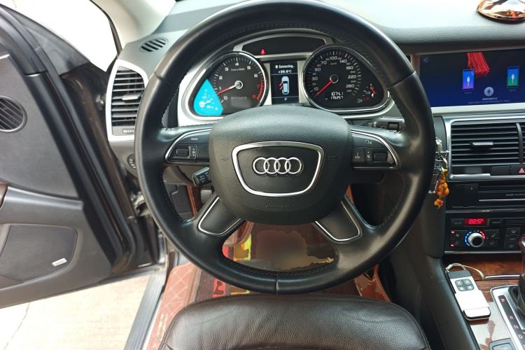 Used Audi Q7 2014 35 TFSI Ambition Edition Steering Wheel