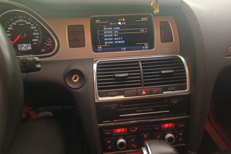 Used Audi Q7 2014 35 TFSI Sport Edition Audio And AC Panel