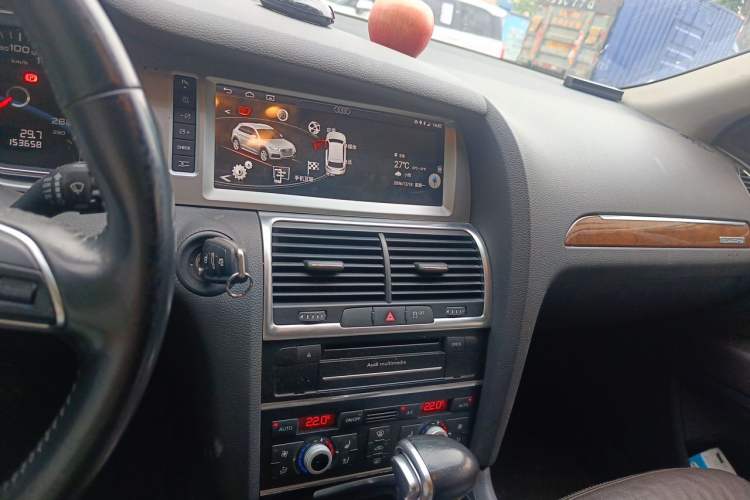 Used Audi Q7 2014 35 TFSI Ambition Edition Audio And AC Panel