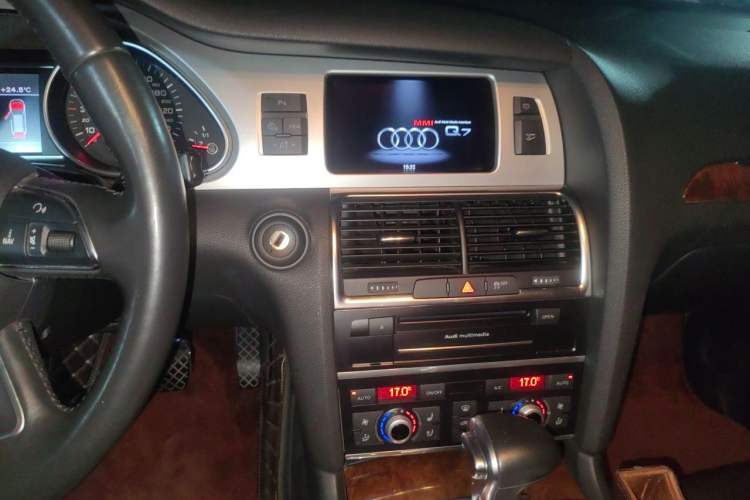 Used Audi Q7 2014 35 TFSI Sport Edition Audio And AC Panel